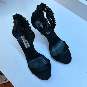 Black Steve Madden heels. Normal wear and tear. 🚭no smoking household🚭